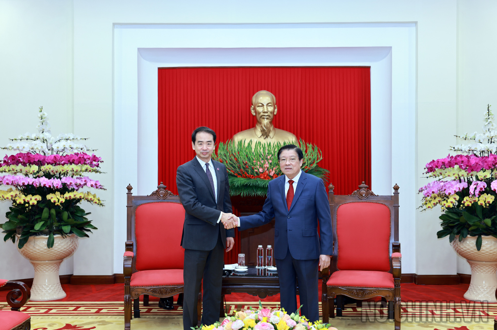 Đồng chí Phan Đình Trạc, Ủy viên Bộ Chính trị, Bí thư Trung ương Đảng, Trưởng Ban Nội chính Trung ương tiếp Đại sứ Hà Vĩ, Đại sứ đặc mệnh toàn quyền Trung Quốc tại Việt Nam 