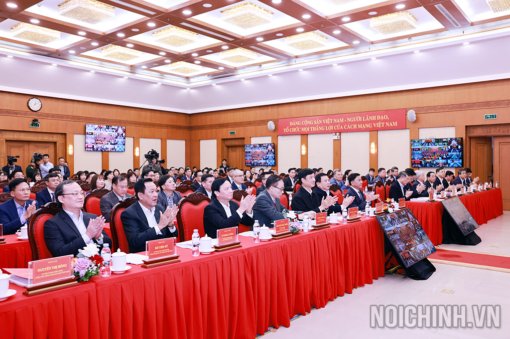 Các đại biểu dự Hội nghị