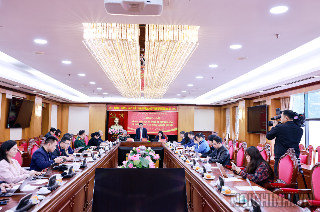 Quang cảnh buổi làm việc