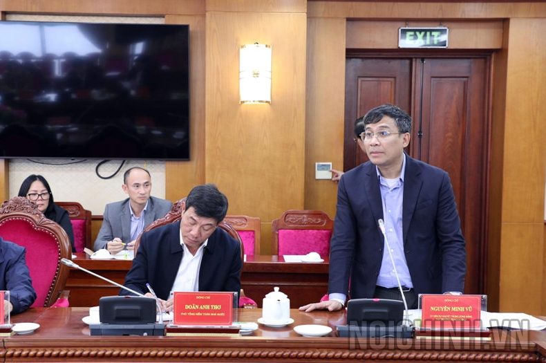 Đồng chí Nguyễn Minh Vũ, Ủy viên Dự khuyết Ban Chấp hành Trung ương Đảng, Thứ trưởng Bộ Ngoại giao phát biểu tại Hội nghị