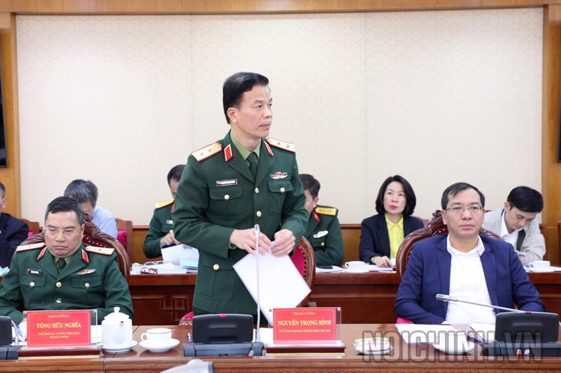 Đồng chí Trung tướng Nguyễn Trọng Bình, Phó Tổng tham mưu trưởng QĐND Việt Nam phát biểu tại Hội nghị