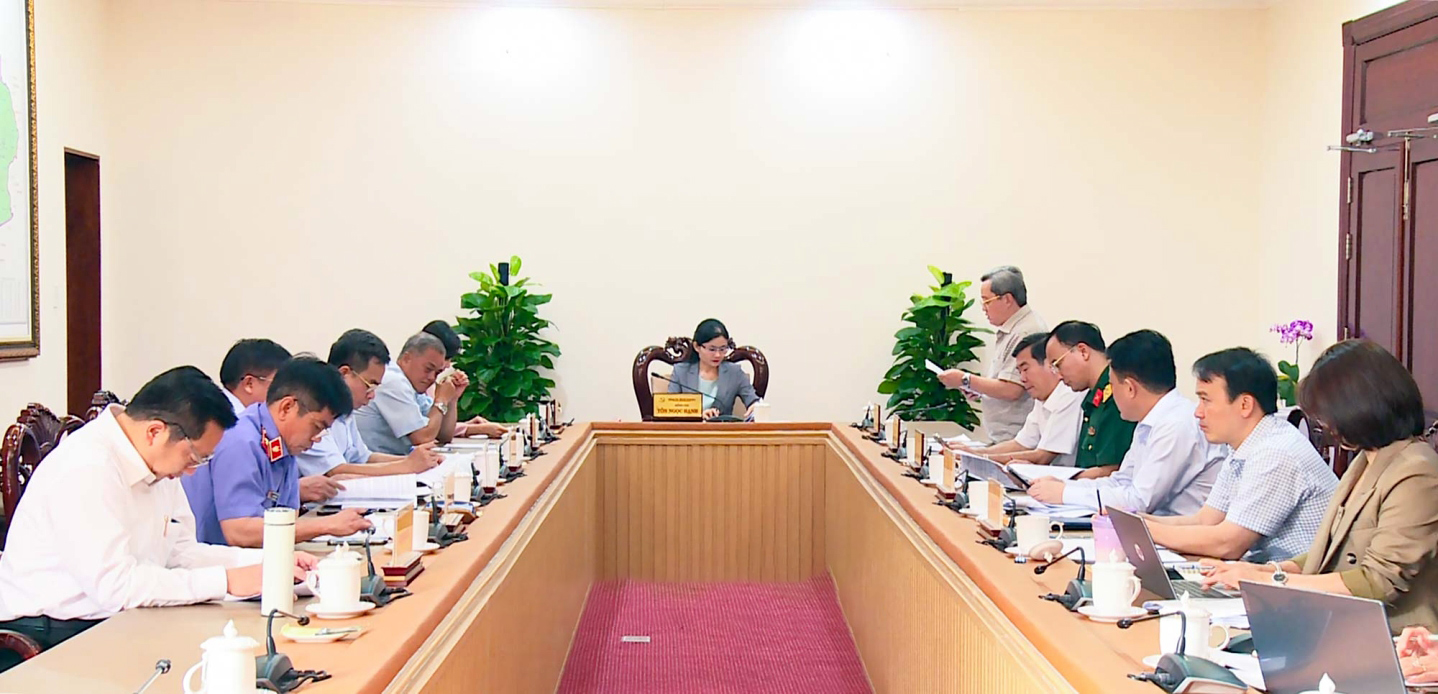 Toàn cảnh Phiên họp