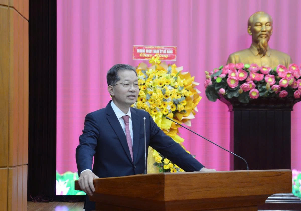 Đồng chí Nguyễn Văn Quảng, Ủy viên Trung ương Đảng, Bí thư Thành ủy, Trưởng đoàn Đại biểu Quốc hội, Trưởng Ban Chỉ đạo phòng, chống tham nhũng, lãng phí, tiêu cực thành phố phát biểu