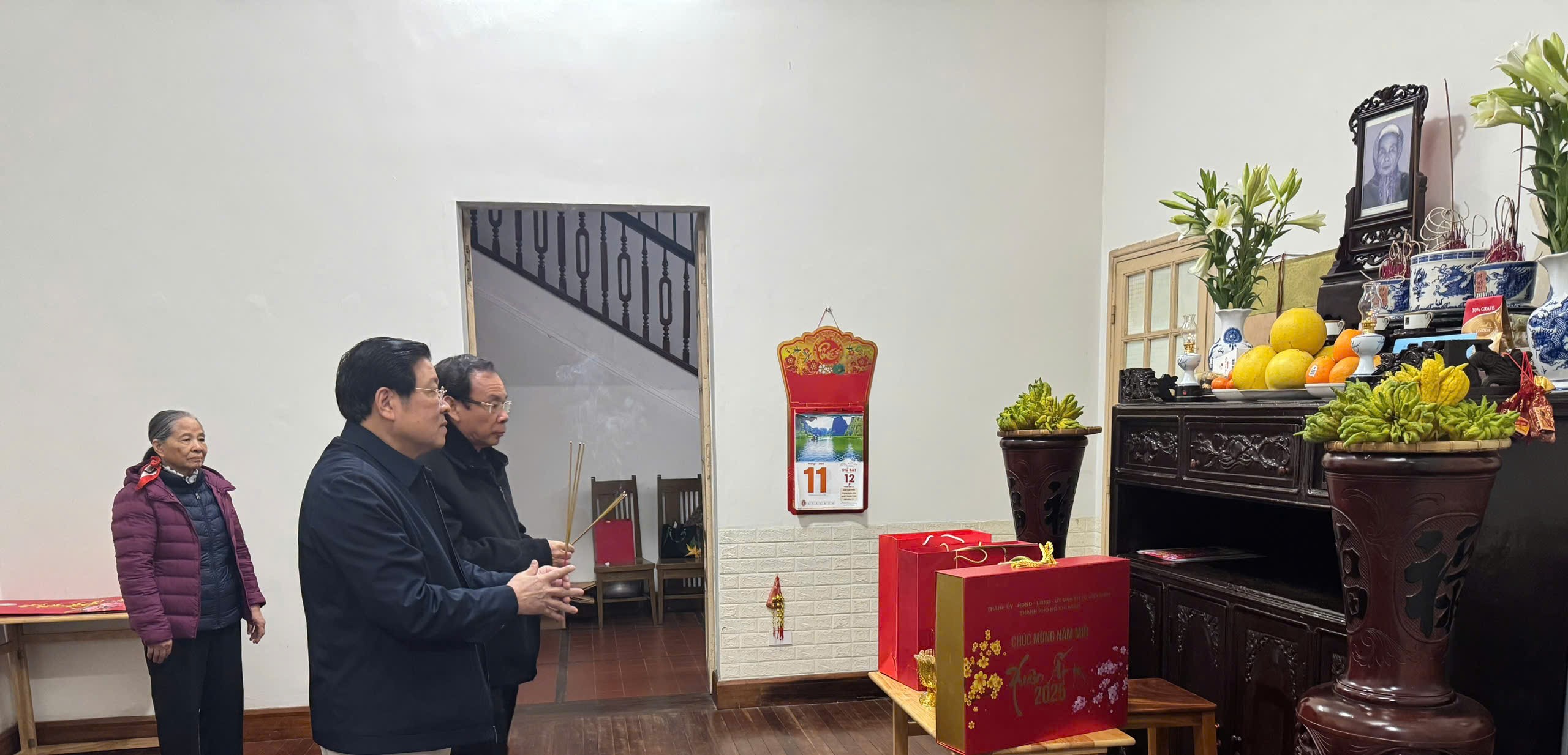  Đồng chí Phan Đình Trạc, Ủy viên Bộ Chính trị, Bí thư Trung ương Đảng, Trưởng Ban Nội chính Trung ương thắp hương, tưởng nhớ nguyên Tổng Bí thư Nguyễn Phú Trọng Đồng chí Phan Đình Trạc, Ủy viên Bộ Chính trị, Bí thư Trung ương Đảng, Trưởng Ban Nội chính Trung ương thắp hương, tưởng nhớ nguyên Tổng Bí thư Nguyễn Phú Trọng