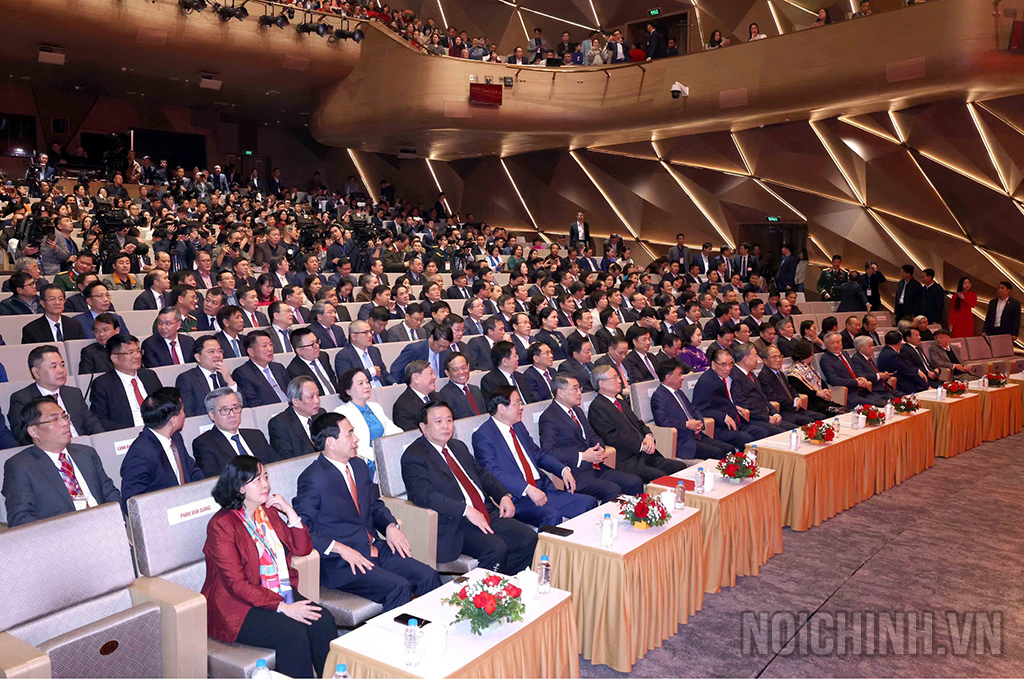 Các đồng chí lãnh đạo Đảng, Nhà nước và các đại biểu dự Lễ trao Giải Búa liềm vàng lần thứ IX - năm 2024