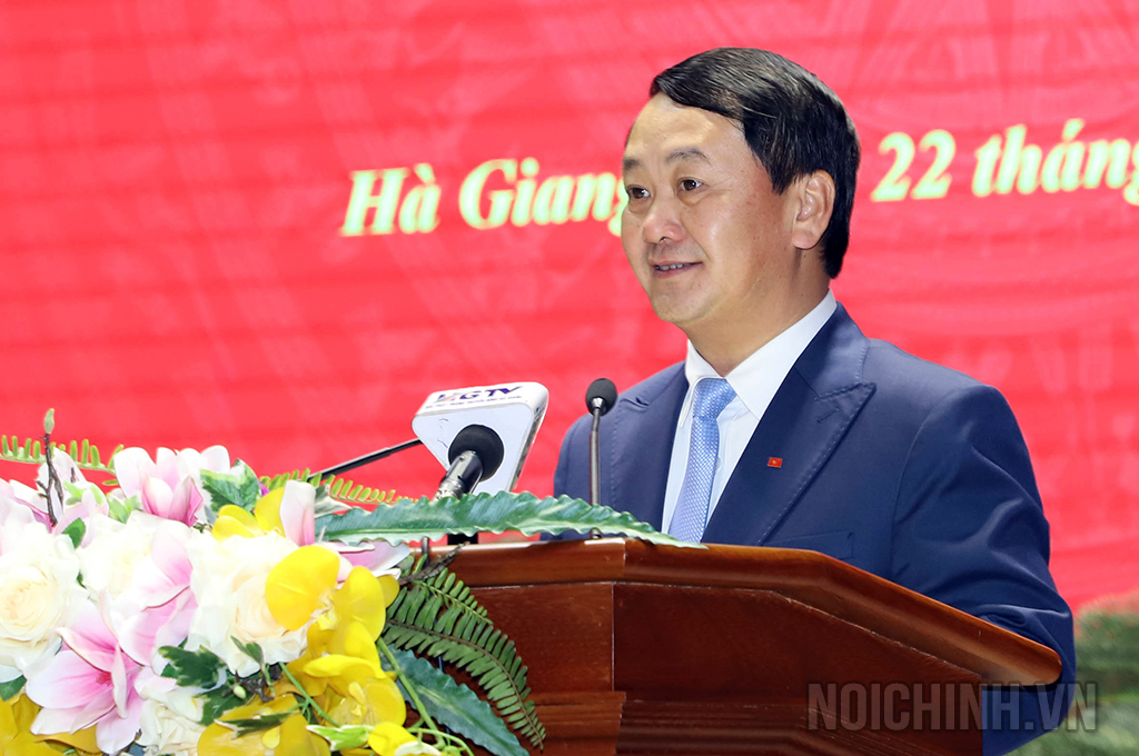 Đồng chí Hầu A Lềnh, Bí thư Tỉnh ủy Hà Giang phát biểu nhận nhiệm vụ