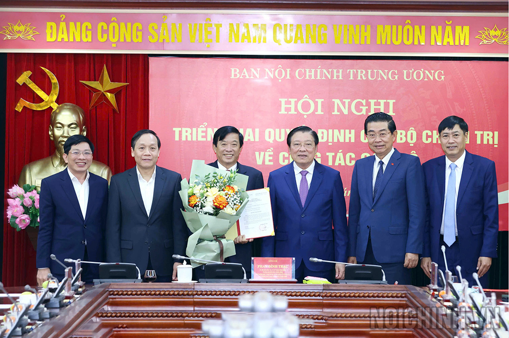 Lãnh đạo Ban Nội chính Trung ương chúc mừng đồng chí Bùi Văn Nghiêm