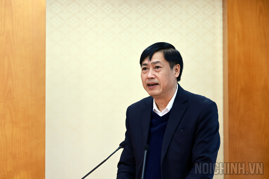Đồng chí Nguyễn Hữu Đông, Ủy viên Trung ương Đảng, Phó Trưởng Ban Nội chính Trung ương phát biểu giao nhiệm vụ