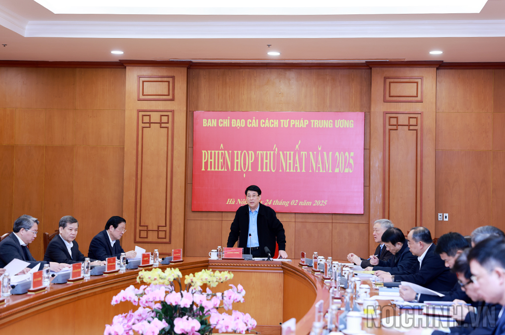 Quang cảnh Phiên họp