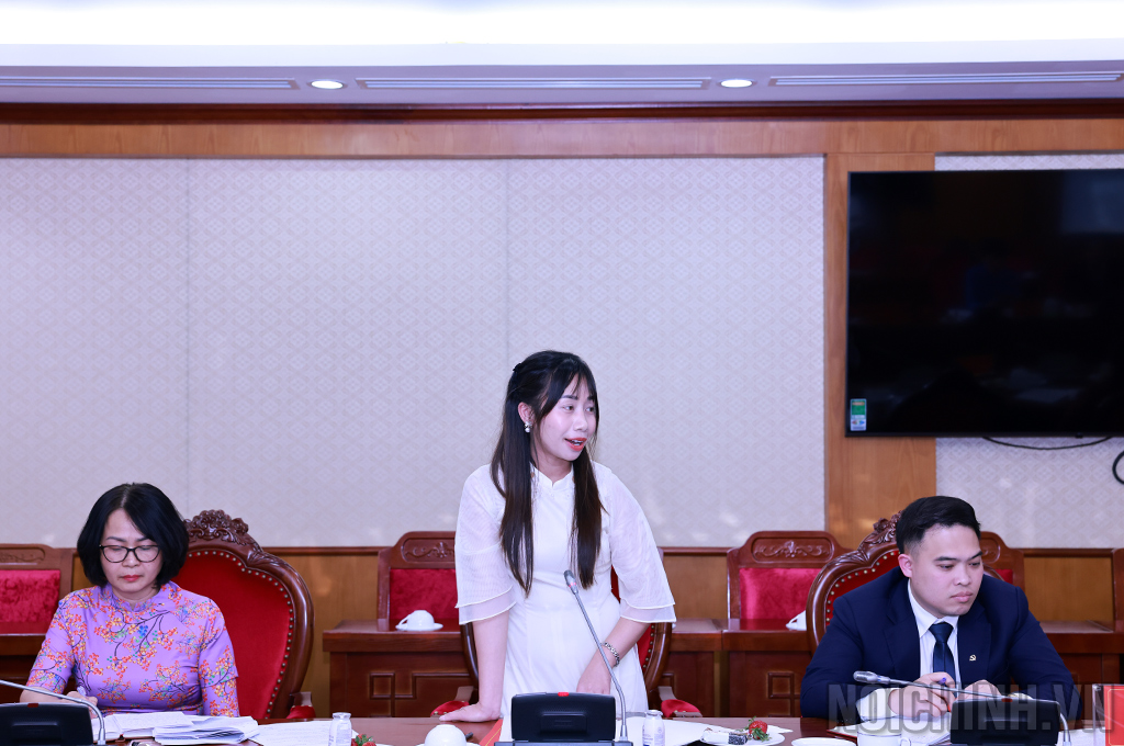 Đồng chí Nguyễn Thị Phượng, Chuyên viên