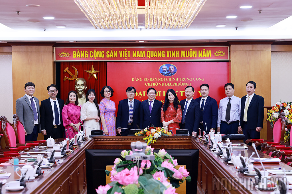 Đảng viên Chi bộ Vụ Địa phương I