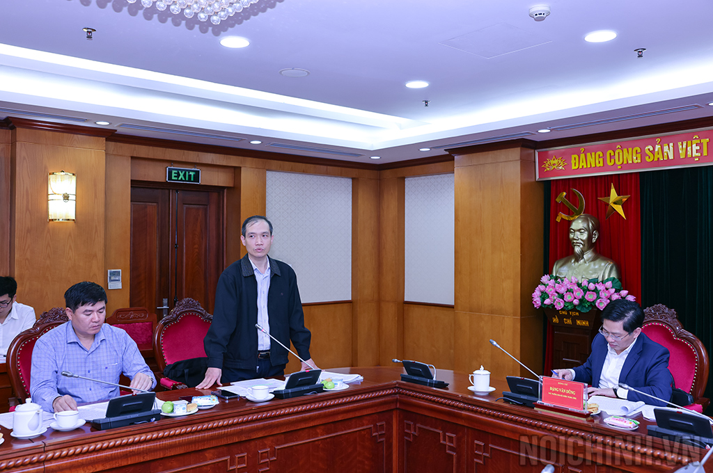 Đồng chí Nguyễn Duy Tiến, Vụ trưởng Vụ Pháp luật và Tư pháp, Ủy ban Pháp luật và Tư pháp của Quốc Hội, Tổ phó Tổ Biên tập xây dựng Đề án phát biểu