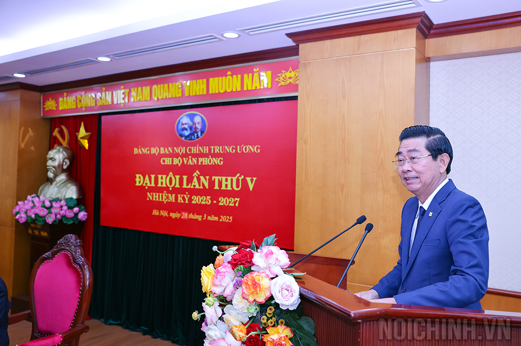 Đồng chí Võ Văn Dũng, Ủy viên Trung ương Đảng, Phó Trưởng Ban Thường trực, Bí thư Đảng ủy Ban Nội chính Trung ương phát biểu chỉ đạo Đại hội