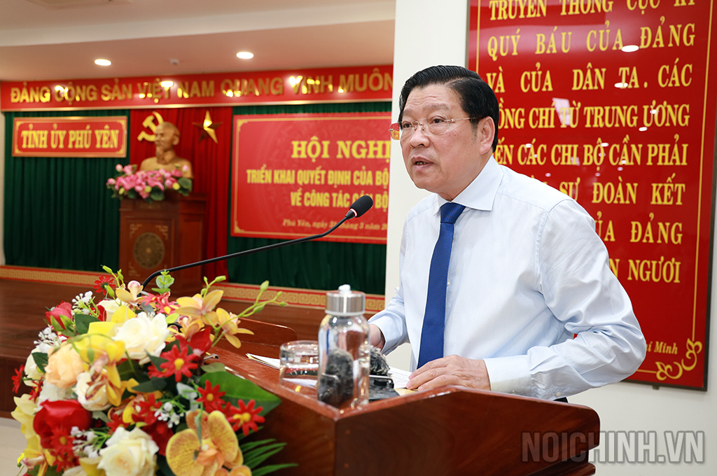 Đồng chí Phan Đình Trạc, Ủy viên Bộ Chính trị, Bí thư Trung ương Đảng, Trưởng Ban Nội chính Trung ương phát biểu tại Hội nghị