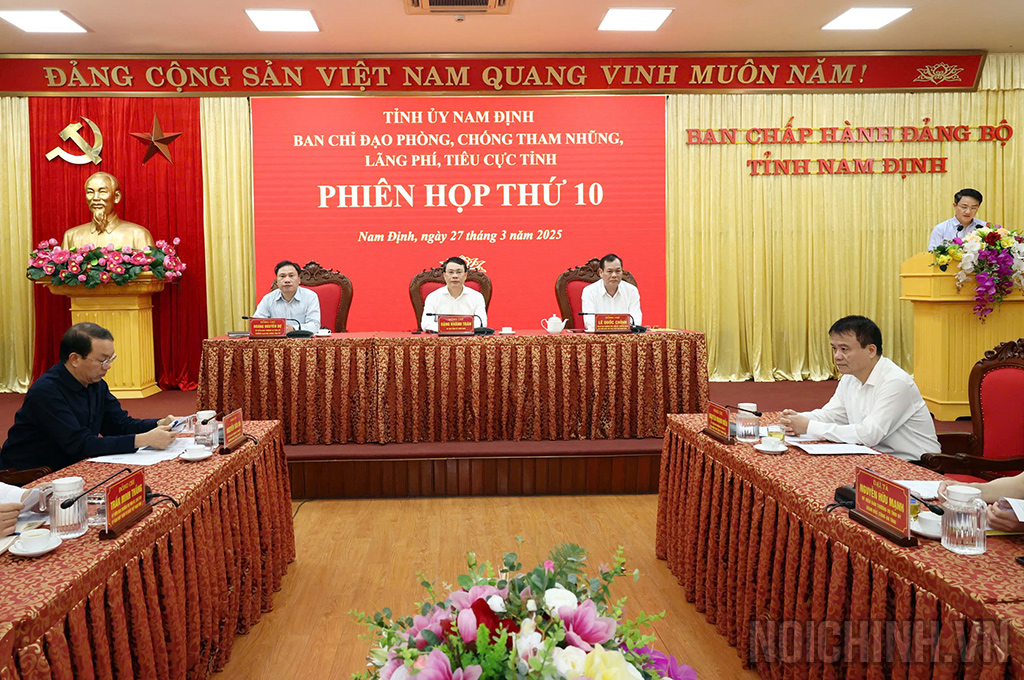 Quang cảnh Phiên họp