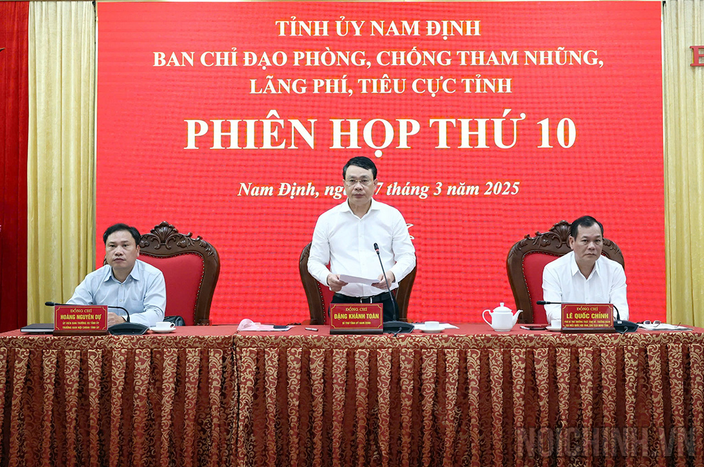 Đồng chí Đặng Khánh Toàn, Bí thư Tỉnh ủy, Trưởng Ban Chỉ đạo phòng, chống tham nhũng, lãng phí, tiêu cực tỉnh Nam Định phát biểu