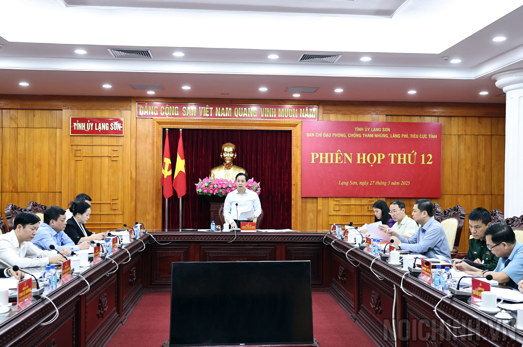 Đồng chí Hoàng Văn Nghiệm, Bí thư Tỉnh ủy, Trưởng đoàn đại biểu Quốc hội tỉnh, Trưởng Ban Chỉ đạo PCTNLPTC tỉnh phát biểu kết luận Phiên họp