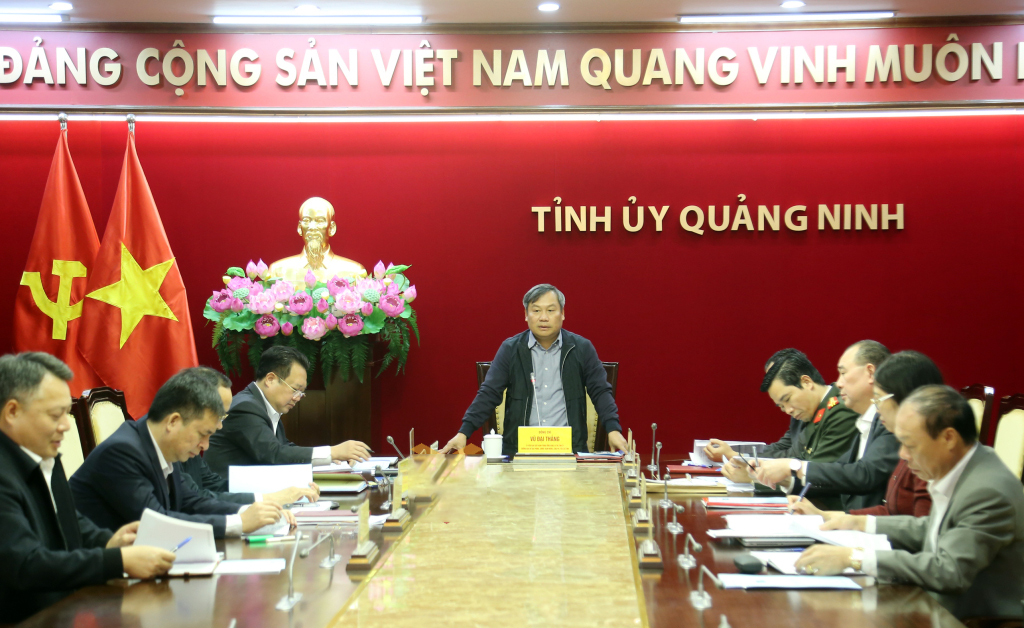 Đồng chí Vũ Đại Thắng, Ủy viên Trung ương Đảng, Bí thư Tỉnh ủy, Trưởng Ban Chỉ đạo tỉnh Quảng Ninh phát biểu tại Phiên họp