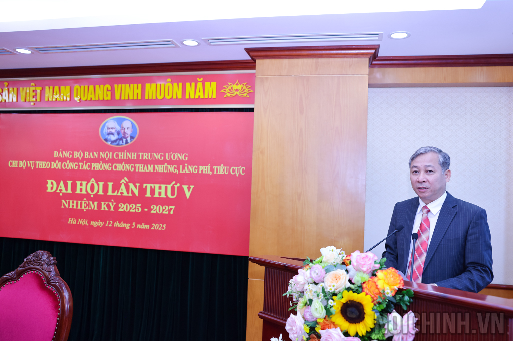 Đồng chí Nguyễn Cảnh Lam, Vụ trưởng, Bí thư Chi Vụ Theo dõi công tác phòng, chống tham nhũng, lãng phí, tiêu cực, nhiệm kỳ 2025-2027 phát biểu tại Đại hội