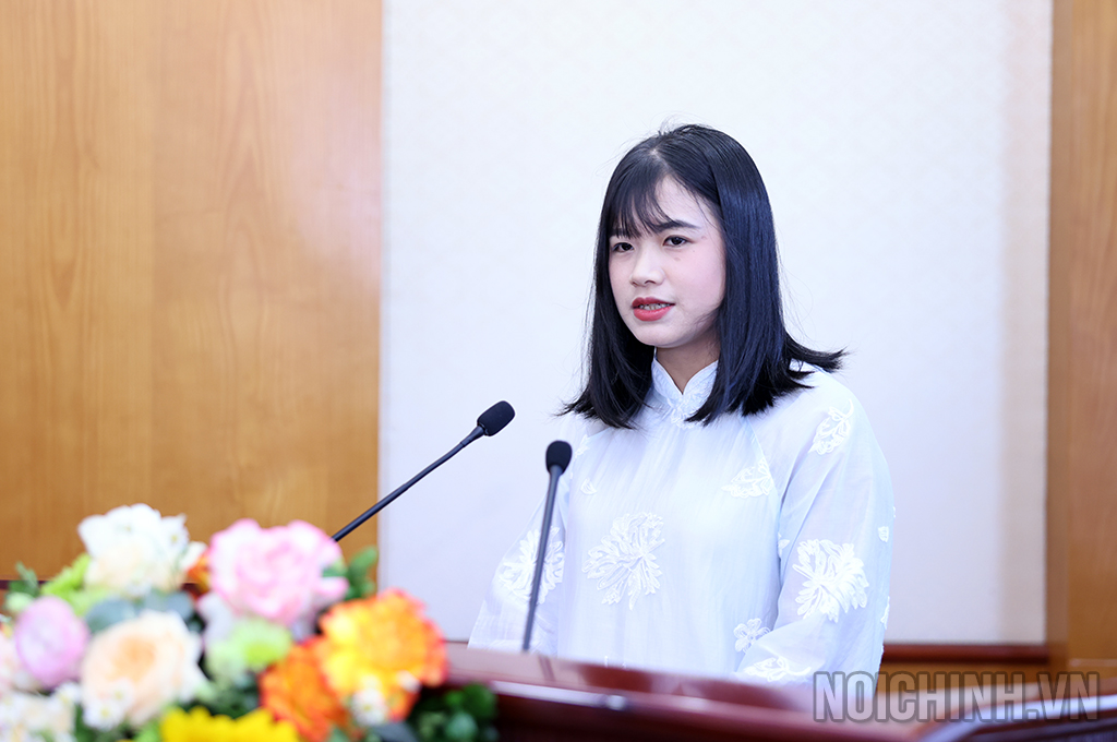 Đồng chí Lê Thị Phượng, Chuyên viên Vụ Theo dõi công tác phòng, chống tham nhũng, lãng phí, tiêu cực