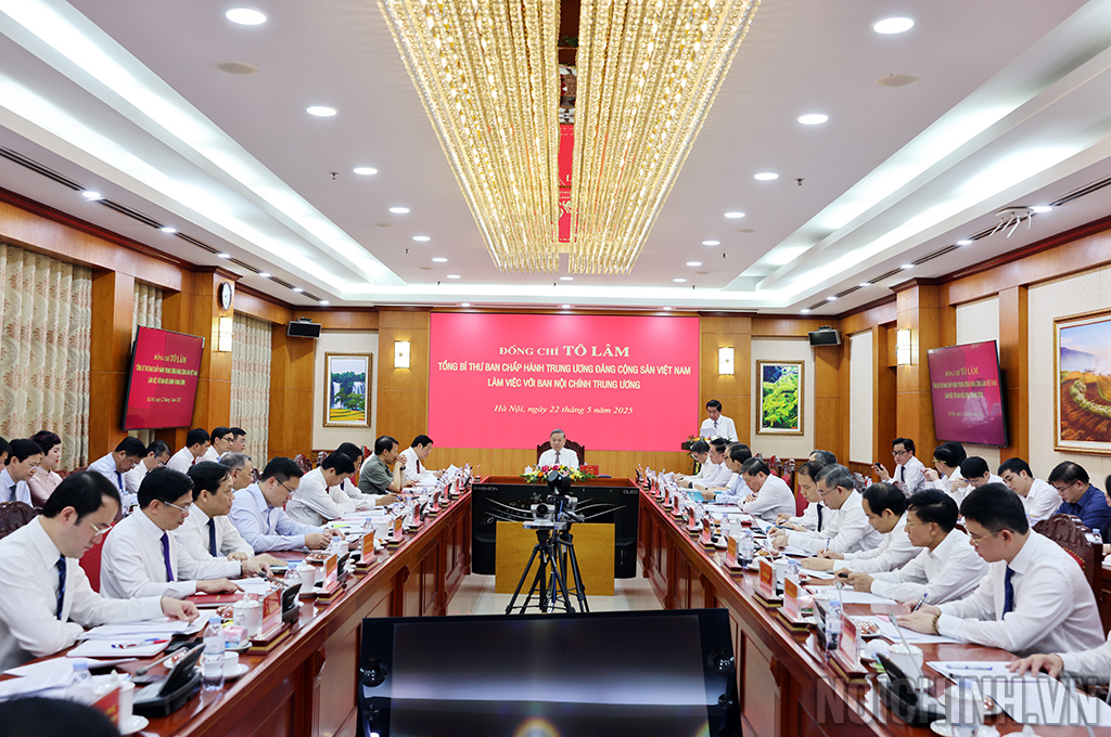 Quang cảnh buổi làm việc