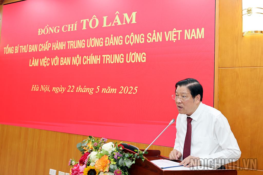 Đồng chí Phan Đình Trạc, Ủy viên Bộ Chính trị, Bí thư Trung ương Đảng, Trưởng Ban Nội chính Trung ương, Phó Trưởng ban Thường trực Ban Chỉ đạo Trung ương về phòng, chống tham nhũng, lãng phí, tiêu cực phát biểu