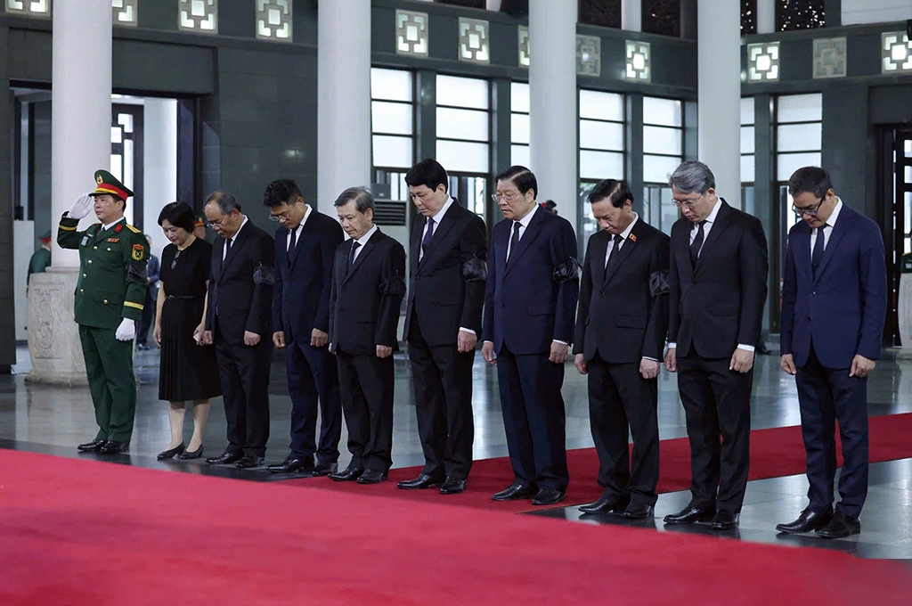 Đoàn Ban Chỉ đạo Cải cách tư pháp Trung ương viếng nguyên Chủ tịch nước Trần Đức Lương