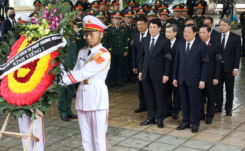 Đoàn Ban Chỉ đạo Cải cách tư pháp Trung ương viếng nguyên Chủ tịch nước Trần Đức Lương