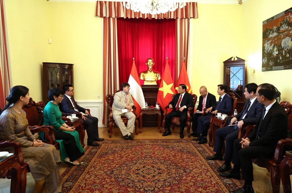 Đồng chí Phan Đình Trạc, Ủy viên Bộ Chính trị, Bí thư Trung ương Đảng, Trưởng Ban Nội chính Trung ương tiếp Đại sứ Áo tại Việt Nam, Philipp Agathonos