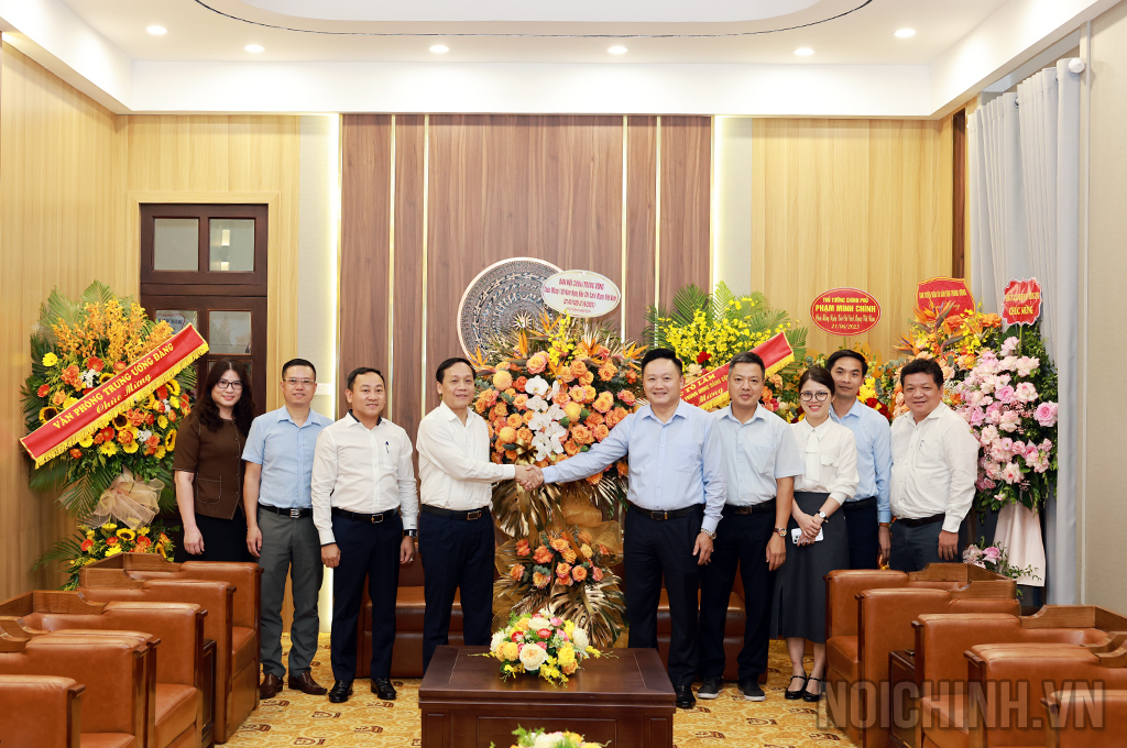 Đồng chí Nguyễn Thanh Hải, Phó Trưởng Ban Nội chính Trung ương chúc mừng Báo Nhân Dân