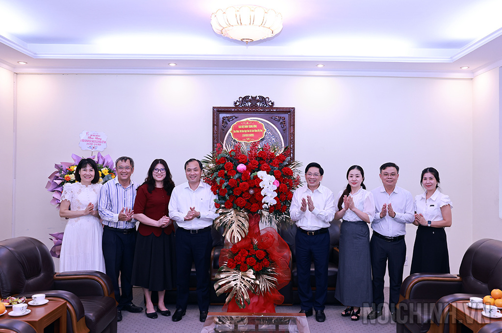 Đồng chí Đặng Văn Dũng, Phó Trưởng Ban Nội chính Trung ương chúc mừng Tạp chí Cộng sản