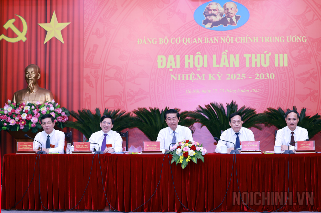 Đoàn Chủ tịch chủ trì Đại hội