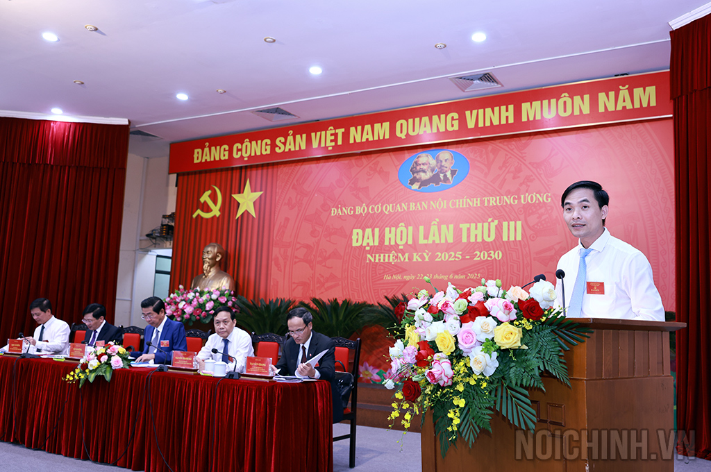 Đồng chí Lê Văn Hạnh, Phó Vụ trưởng, Phó Bí thư Chi bộ Vụ Nghiên cứu tổng hợp