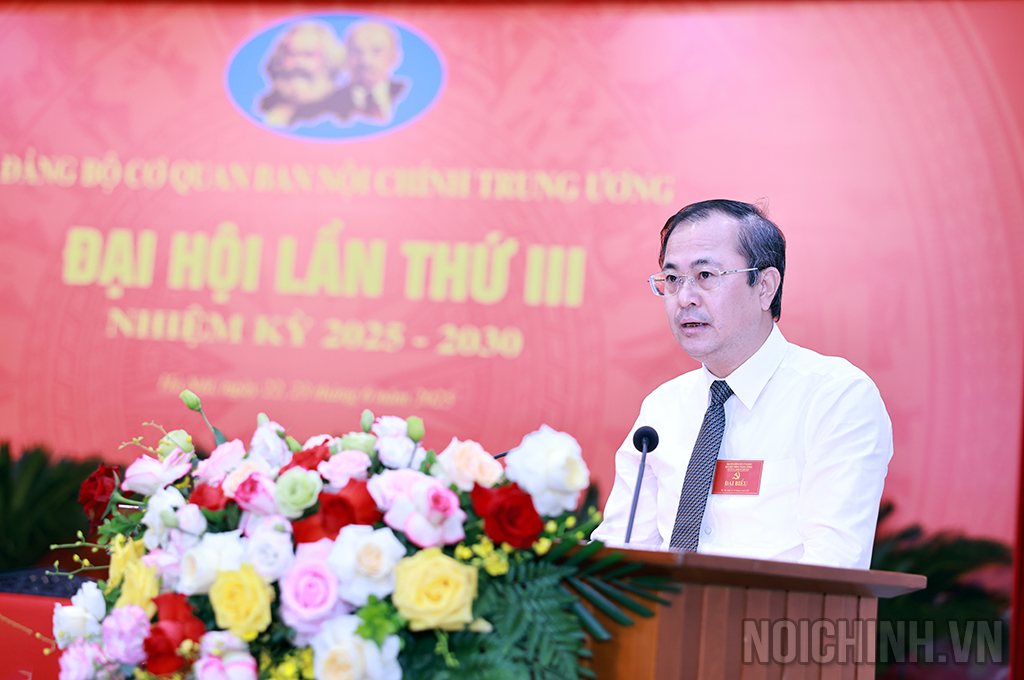 Đồng chí Nguyễn Quang Trường, Phó Vụ trưởng, Thư ký đồng chí Phó Trưởng ban Thường trực