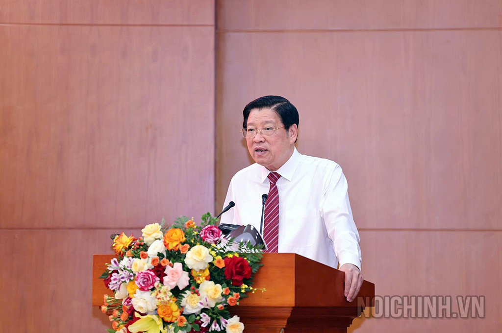 Đồng chí Phan Đình Trạc, Ủy viên Bộ Chính trị, Bí thư Trung ương Đảng, Trưởng Ban Nội chính Trung ương phát biểu tại Hội nghị