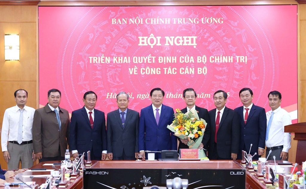 Ban Thường vụ Tỉnh ủy An Giang chúc mừng đồng chí Lê Hồng Quang