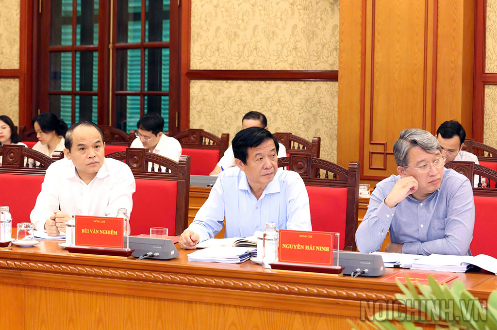 Các đại biểu tham dự Phiên họp