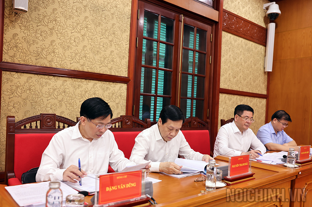 Các đại biểu tham dự Phiên họp