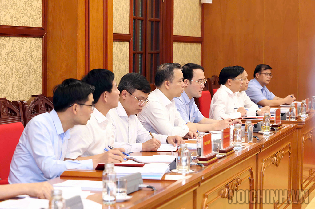 Các đại biểu tham dự Phiên họp