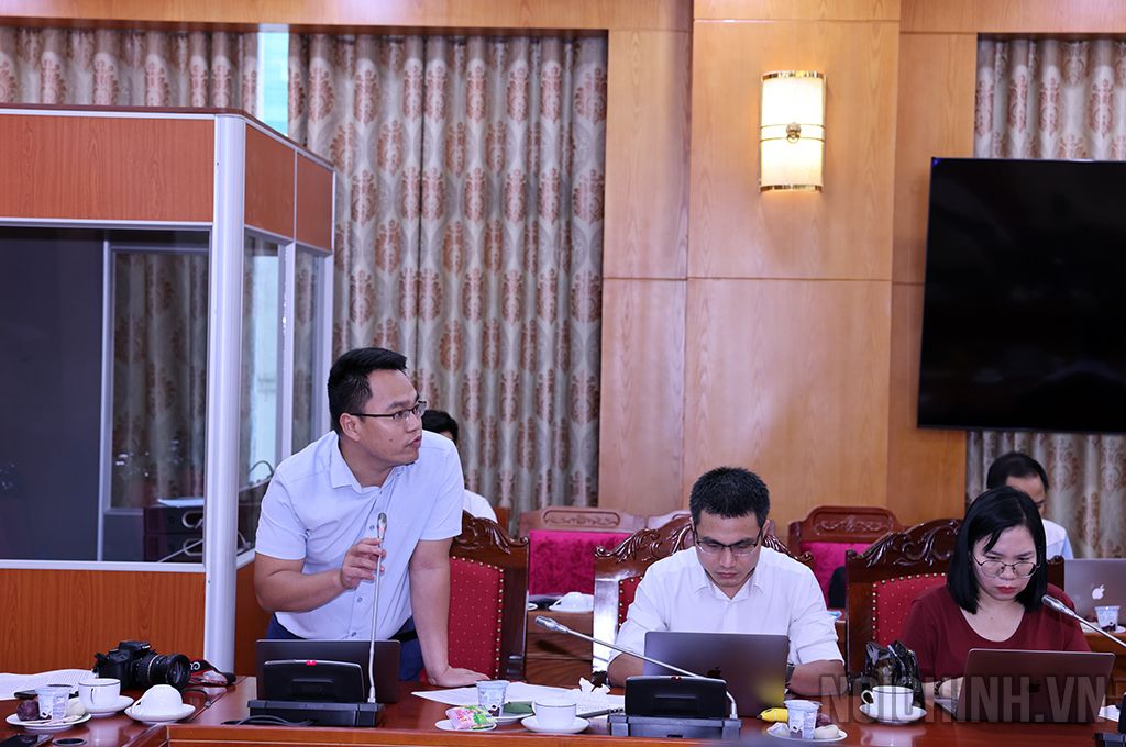 Nhà Báo Trần Vương, Báo Lao động đặt câu hỏi tại Cuộc họp