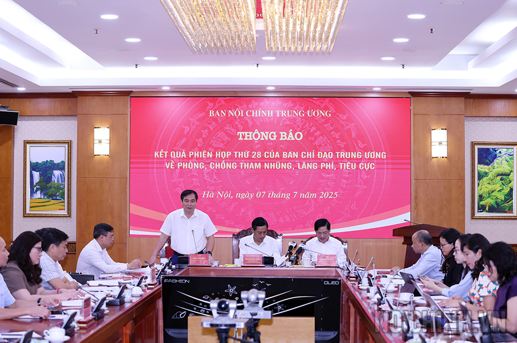 Đồng chí Phan Xuân Thủy, Phó Trưởng Ban Tuyên giáo và Dân vận Trung ương phát biểu