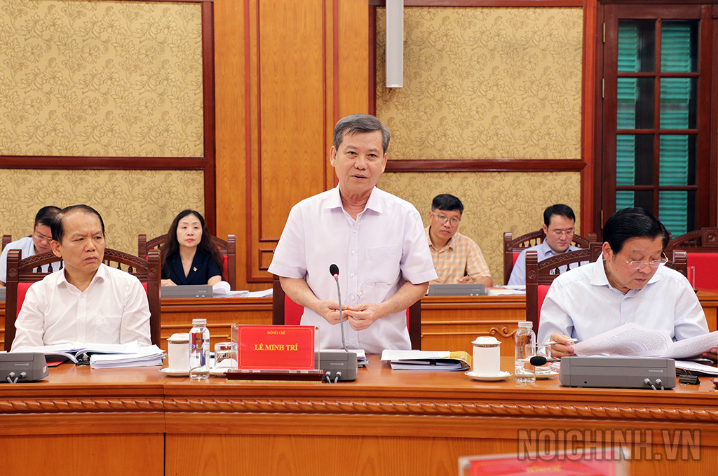 Đồng chí Lê Minh Trí, Bí thư Trung ương Đảng, Chánh án Tòa án nhân dân tối cao, Phó trưởng Ban Chỉ đạo Cải cách tư pháp Trung ương phát biểu tại Phiên họp