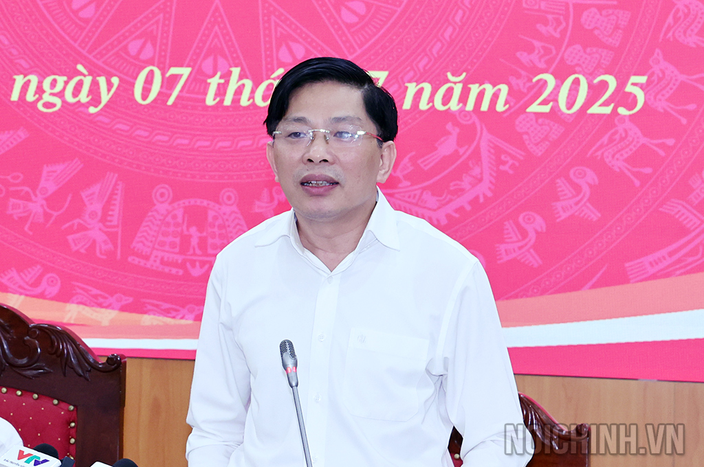 Đồng chí Đặng Văn Dũng, Phó Trưởng Ban Nội chính Trung ương phát biểu tại buổi làm việc với các cơ quan báo chí