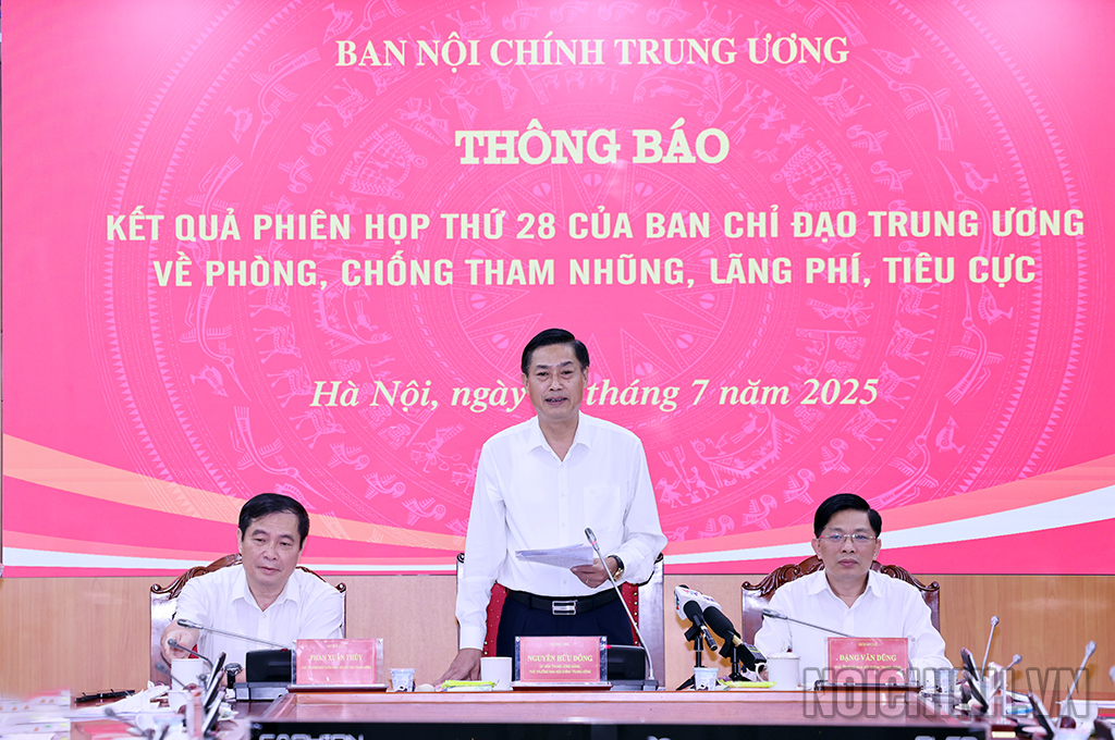 Các đồng chí chủ trì buổi làm việc của lãnh đạo Ban Nội chính Trung ương với các cơ quan báo chí thông báo kết quả Phiên họp 28 Ban Chỉ đạo Trung ương về phòng, chống tham nhũng, lãng phí, tiêu cực