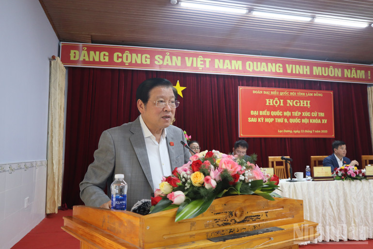 Đồng chí Phan Đình Trạc, Ủy viên Bộ Chính trị, Bí thư Trung ương Đảng, Trưởng Ban Nội chính Trung ương trả lời các vấn đề cử tri quan tâm