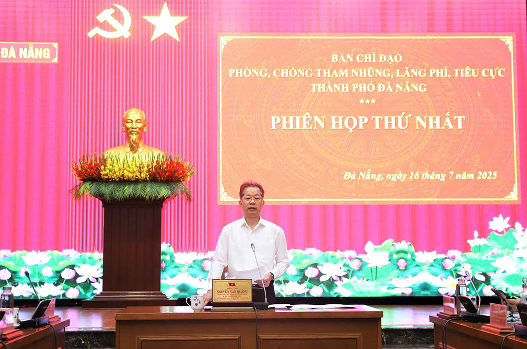 Đồng chí Nguyễn Văn Quảng, Ủy viên Trung ương Đảng, Bí thư Thành ủy, Trưởng Đoàn đại biểu Quốc hội, Trưởng Ban Chỉ đạo phòng, chống tham nhũng, lãng phí, tiêu cực thành phố Đà Nẵng phát biểu kết luận