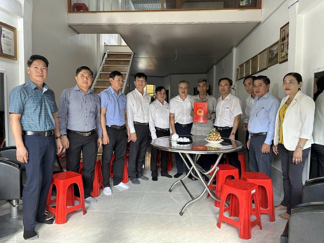 Vụ Địa phương III, Ban Nội chính Trung ương cùng Ban Nội chính Tỉnh ủy Cà Mau bàn giao nhà ở cho hộ gia đình ông Trần Văn Nhỏ, thương binh 4/4 ở ấp Cái Dầy, xã Vĩnh Lợi, tỉnh Cà Mau