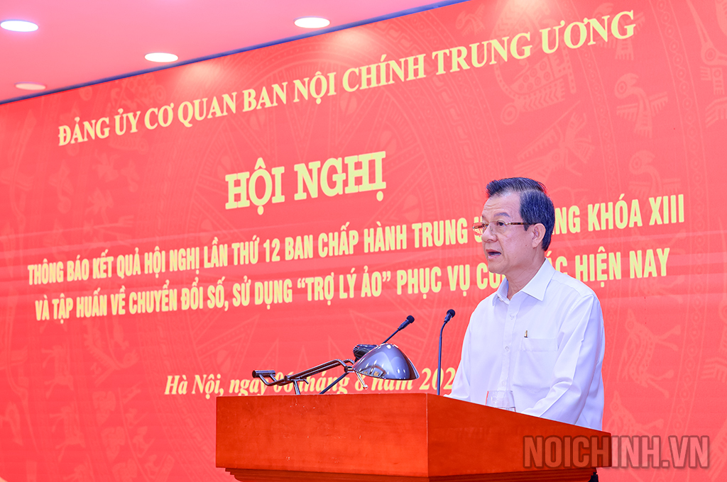 Đồng chí Lê Hồng Quang, Ủy viên Trung ương Đảng, Phó Trưởng Ban Nội chính Trung ương thông báo nhanh những nội dung cốt lõi của Hội nghị 