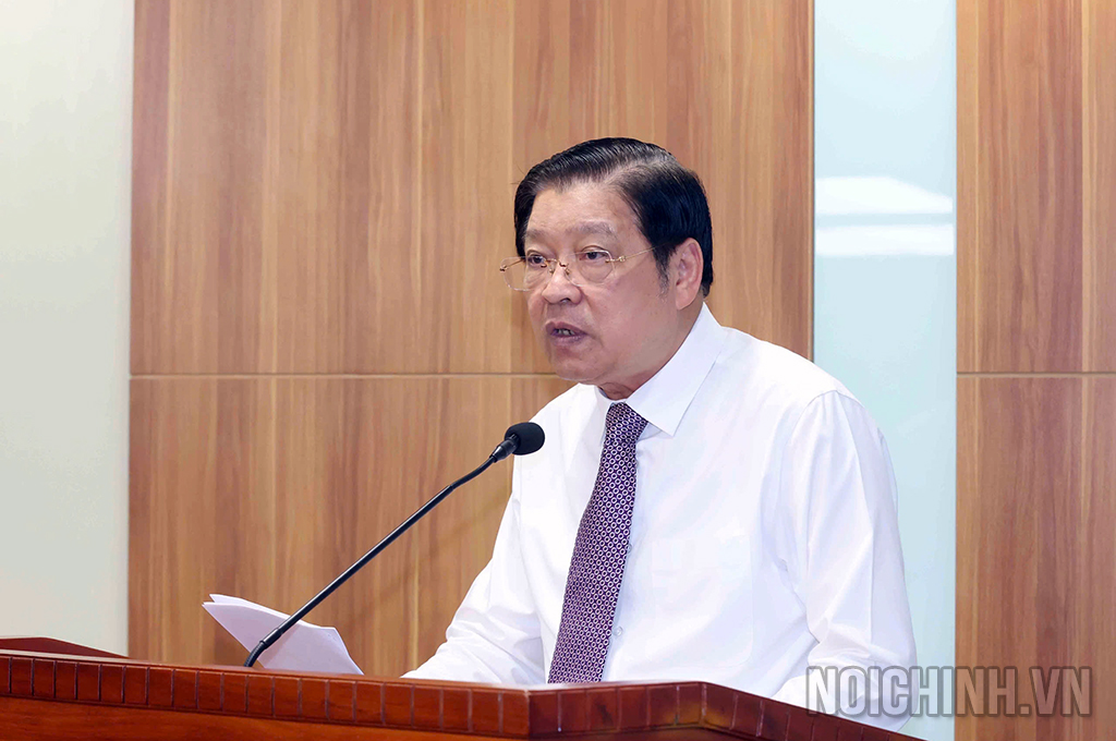 Đồng chí Phan Đình Trạc, Ủy viên Bộ Chính trị, Bí thư Trung ương Đảng, Trưởng Ban Nội chính Trung ương phát biểu tại Hội nghị