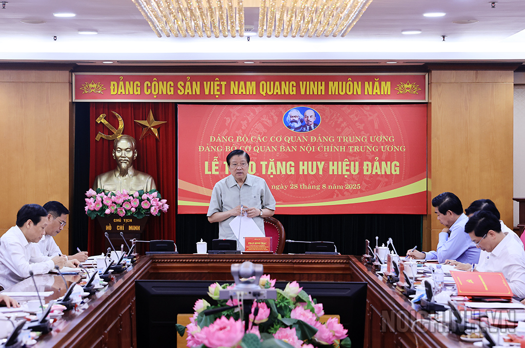 Đồng chí Phan Đình Trạc, Ủy viên Bộ Chính trị, Bí thư Trung ương Đảng, Trưởng Ban Nội chính Trung ương phát biểu kết luận